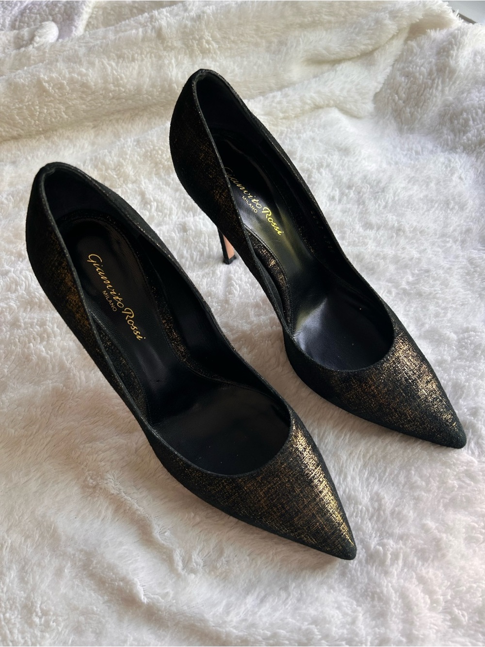 Gianvito Rossi Black & Gold Pointed Toe Pumps Shimmering Size 39